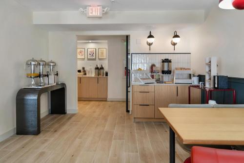 Food and beverages, BOB Hotels Tallahassee - Boutique on Budget in Tallahassee (FL) Food and beverages, BOB Hotels Tallahassee - Boutique on Budget in Tallahassee (FL)