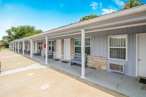 Horse Cave Motel in Horse Cave (KY) Horse Cave Motel in Horse Cave (KY)