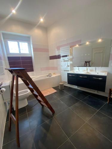Facilities, La Maison Reverdi in Lamarque Facilities, La Maison Reverdi in Lamarque