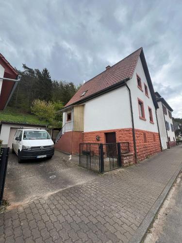 Kleine, aber feine Unterkunft mit direktem Waldzugang in هوينستين Kleine, aber feine Unterkunft mit direktem Waldzugang in هوينستين