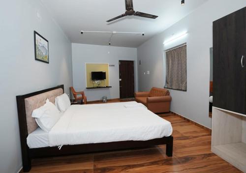 Royal Inn Lodging in Suratakal Royal Inn Lodging in Suratakal