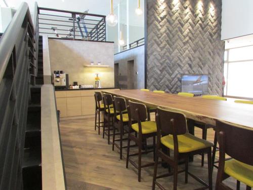 Shared lounge/TV area, Aerotel Singapore (Transit Hotel at Terminal 1) near Simei MRT Station Shared lounge/TV area, Aerotel Singapore (Transit Hotel at Terminal 1) near Simei MRT Station