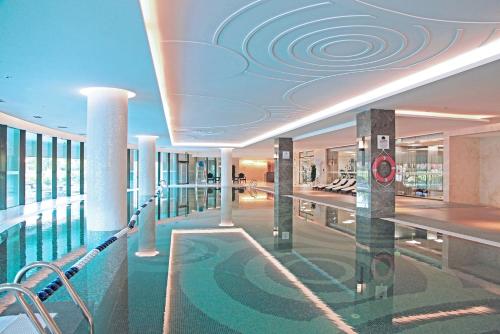 Swimming pool, Sheraton Qingdao West Coast in Qingdao Swimming pool, Sheraton Qingdao West Coast in Qingdao