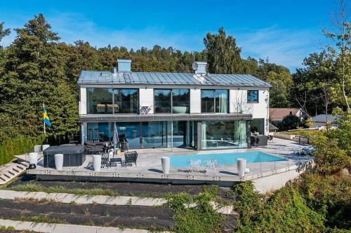 온수 욕조, Lyxig villa i Solsidan in 솔트조바덴 온수 욕조, Lyxig villa i Solsidan in 솔트조바덴