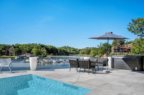 온수 욕조, Lyxig villa i Solsidan in 솔트조바덴 온수 욕조, Lyxig villa i Solsidan in 솔트조바덴