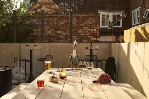 Wyposażenie, Moxy York in York Wyposażenie, Moxy York in York