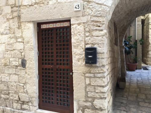 Entrance, Casa Torre Di Mactheus Petraro in Giovinazzo Entrance, Casa Torre Di Mactheus Petraro in Giovinazzo