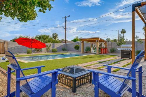 Chandler Home 7 Blocks to Dtwn with Backyard Oasis!