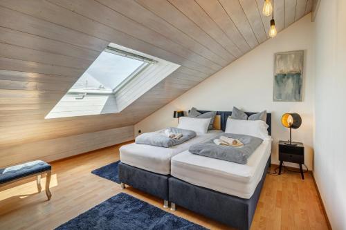 Stylish loft with balcony, quiet and spacious in Unterschleissheim Stylish loft with balcony, quiet and spacious in Unterschleissheim