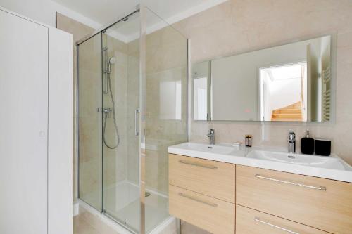 Fürdőszoba, Lovely Duplex -4BR-8P- Nogent-sur-Marne in Nogent-sur-Marne Fürdőszoba, Lovely Duplex -4BR-8P- Nogent-sur-Marne in Nogent-sur-Marne