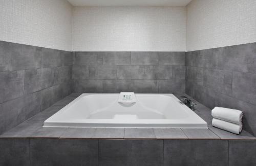 Fürdőszoba, Hampton Inn Cincinnati-Northwest/Fairfield in Fairfield (Ohio) Fürdőszoba, Hampton Inn Cincinnati-Northwest/Fairfield in Fairfield (Ohio)