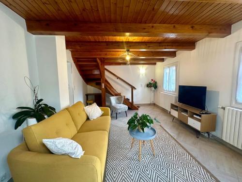 Jolie maison entièrement rénovée à la montagne (Jolie maison entierement renovee a la montagne) in Villar-Saint-Pancrace Jolie maison entièrement rénovée à la montagne (Jolie maison entierement renovee a la montagne) in Villar-Saint-Pancrace