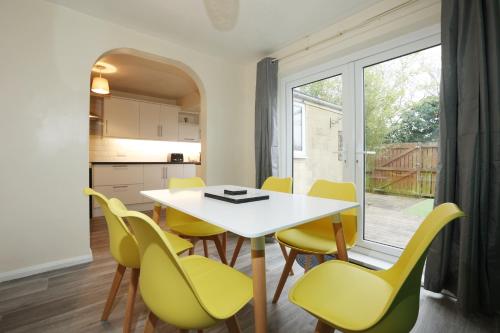 Vybavení, Blagdon Park By N And N Stays Ltd, Stylish Bath Home, Transport links 10 mins to City Centre, Free P in Twerton Vybavení, Blagdon Park By N And N Stays Ltd, Stylish Bath Home, Transport links 10 mins to City Centre, Free P in Twerton