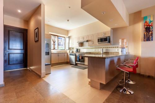 Vstupní hala, Luxury Condo Steps Away from Downtown San Miguel in Caracol Vstupní hala, Luxury Condo Steps Away from Downtown San Miguel in Caracol