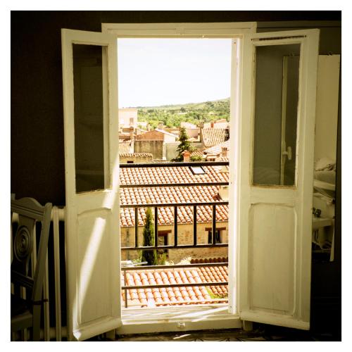 Terraza/balcón, Hotel Le Centre in Ceret Terraza/balcón, Hotel Le Centre in Ceret