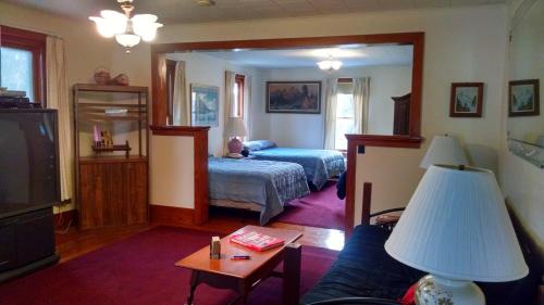 Fish & Loaves Bed and Breakfast in Bloomsburg (PA) Fish & Loaves Bed and Breakfast in Bloomsburg (PA)