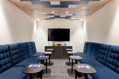 Meeting room / ballrooms, FirstName Bordeaux, Part of JdV by Hyatt near Tower of Pey-Berland Meeting room / ballrooms, FirstName Bordeaux, Part of JdV by Hyatt near Tower of Pey-Berland