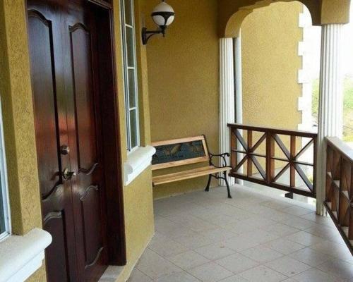 Ban công/sân hiên, Free Airport Pickup - Spacious 1-Bedroom Apt #2 - 5 Mins to SGU in St Georges Ban công/sân hiên, Free Airport Pickup - Spacious 1-Bedroom Apt #2 - 5 Mins to SGU in St Georges
