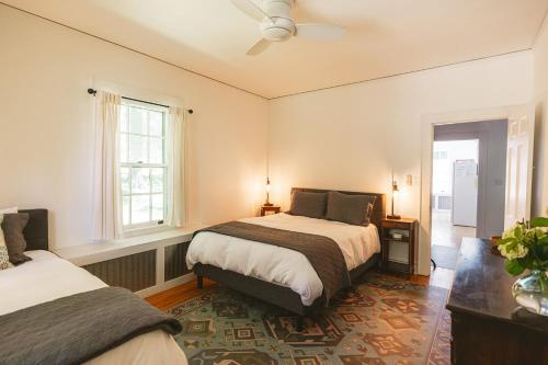 Private Downtown Sunny Retreat w/ Spacious Balcony in Lewisburg (WV) Private Downtown Sunny Retreat w/ Spacious Balcony in Lewisburg (WV)