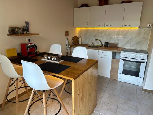keuken, Loucy’s Art Home in Mandria keuken, Loucy’s Art Home in Mandria