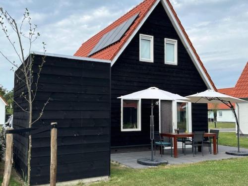 Фасада на хотела, Holiday home near the beach on the Oosterschelde in Толен Фасада на хотела, Holiday home near the beach on the Oosterschelde in Толен