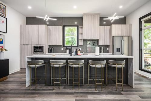 Stylish 4BD-4BA Summerhill Getaway Near Beltline in Peoplestown Stylish 4BD-4BA Summerhill Getaway Near Beltline in Peoplestown