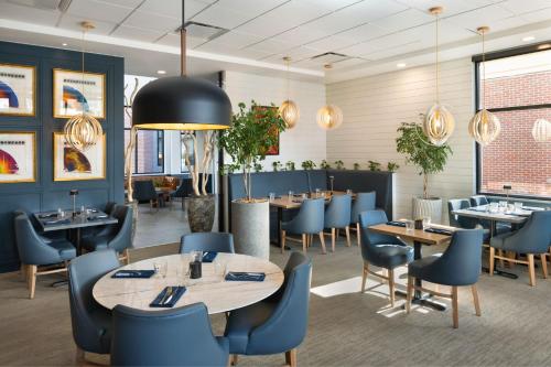 Étterem, Four Points by Sheraton Penticton at the Convention Centre in Penticton City Center Étterem, Four Points by Sheraton Penticton at the Convention Centre in Penticton City Center