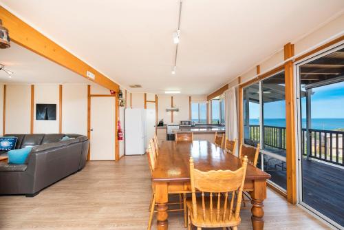 Facilities, Ocean Vista Large Modern Home With Ocean Views in Guilderton Facilities, Ocean Vista Large Modern Home With Ocean Views in Guilderton