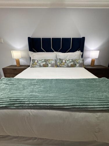 Accommodation Front - Extravagant 4 Sleeper Penthouse with Rooftop Jacuzzi