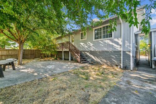 Lakeside Retreat with Private Boat Ramp home in Clearlake (CA) Lakeside Retreat with Private Boat Ramp home in Clearlake (CA)