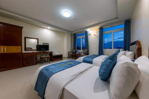 The One Hostel & Rooftop Bar Catba in Wyspa Cat Ba The One Hostel & Rooftop Bar Catba in Wyspa Cat Ba