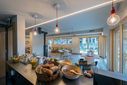 Зручності, A Larze in Бань Зручності, A Larze in Бань