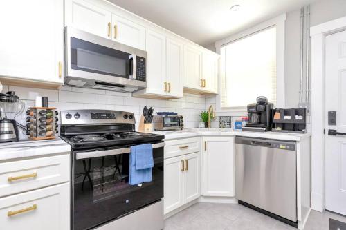 Létesítmények, Stay, Play and Pass Go at the Monopoly Penthouse! near Richmond Nemzetközi Versenypálya Létesítmények, Stay, Play and Pass Go at the Monopoly Penthouse! near Richmond Nemzetközi Versenypálya