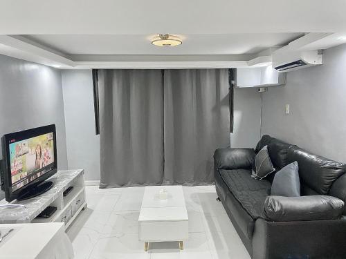 บ้านเดี่ยว 1 ห้องนอน 1 ห้องน้ำส่วนตัว ขนาด 40 ตร.ม. – ซานอันเดรส (IV’s Condo w/ Netflix, Wifi & Karaoke) in เกนตา บ้านเดี่ยว 1 ห้องนอน 1 ห้องน้ำส่วนตัว ขนาด 40 ตร.ม. – ซานอันเดรส (IV’s Condo w/ Netflix, Wifi & Karaoke) in เกนตา