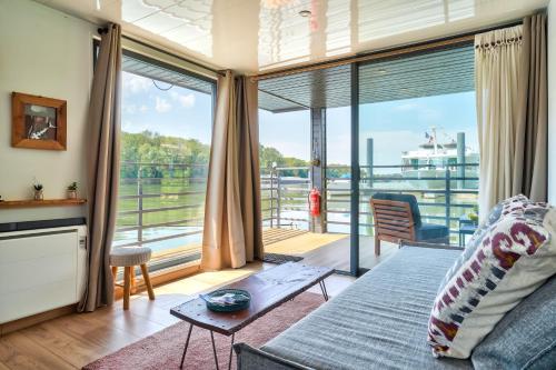 HOUSE BOAT WESTAY - Une maison sur l'eau in Triel-Sur-Seine HOUSE BOAT WESTAY - Une maison sur l'eau in Triel-Sur-Seine