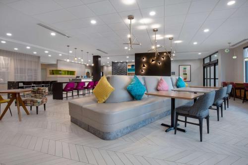 Lobby, Home2 Suites by Hilton Thunder Bay in Thunder Bay (ON) Lobby, Home2 Suites by Hilton Thunder Bay in Thunder Bay (ON)