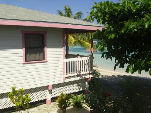 Facilities, Graham's Place in Guanaja Facilities, Graham's Place in Guanaja