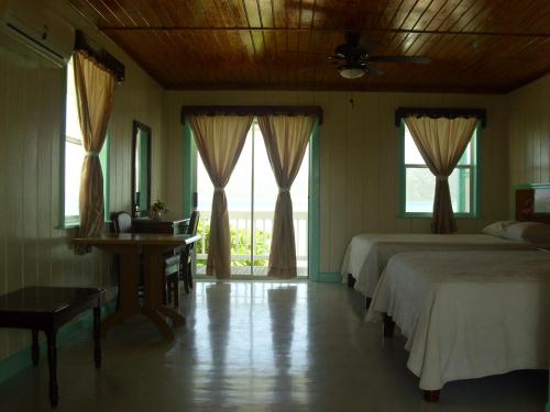 Graham's Place in Guanaja Graham's Place in Guanaja