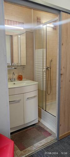 Bathroom, Hotel Residence Saint Ouen in Saint-Ouen Bathroom, Hotel Residence Saint Ouen in Saint-Ouen