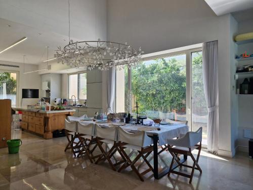 aqueduct villa cesarea jacuzzi in Cesaria aqueduct villa cesarea jacuzzi in Cesaria