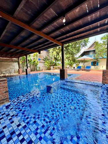 Cozy Paradise near Phnom Sampeou Cozy Paradise near Phnom Sampeou
