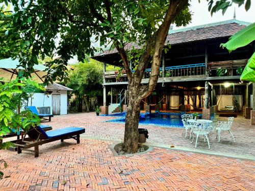 Cozy Paradise near Phnom Sampeou Cozy Paradise near Phnom Sampeou