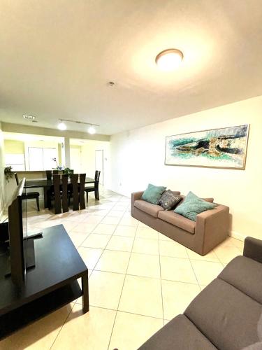 Facilities, Private bedroom in Miami - Coral Gables 601 in Coral Way Facilities, Private bedroom in Miami - Coral Gables 601 in Coral Way