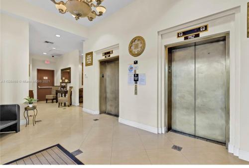 Lobby, Private bedroom in Miami - Coral Gables 601 in Coral Way Lobby, Private bedroom in Miami - Coral Gables 601 in Coral Way