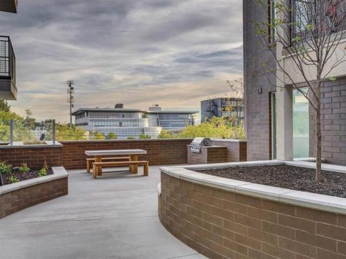 Gorgeous Central City 2BD 2BA