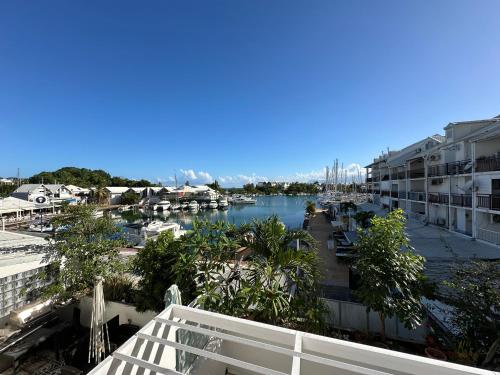 EBT House, appartement, jacuzzi vue mer, 10 min aeroport et port in Baimbridge EBT House, appartement, jacuzzi vue mer, 10 min aeroport et port in Baimbridge