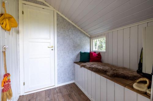 Peaceful cabin retreat in the Norwegian mountains in Ulsteinvik Peaceful cabin retreat in the Norwegian mountains in Ulsteinvik