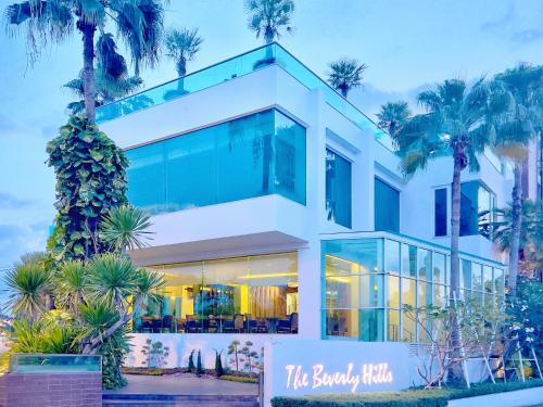 Zunanjost, The Beverly Hills Hotel in Nakhonratchasima Zunanjost, The Beverly Hills Hotel in Nakhonratchasima