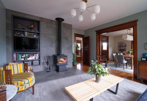 Dancing Doe Estate - Delaware Valley Escape with Wood Stove and Hot Tub in Callicoon (NY) Dancing Doe Estate - Delaware Valley Escape with Wood Stove and Hot Tub in Callicoon (NY)