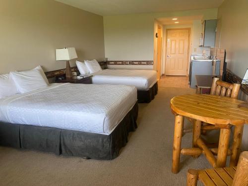 August Lodge Cooperstown in Hartwick Seminary (NY) August Lodge Cooperstown in Hartwick Seminary (NY)